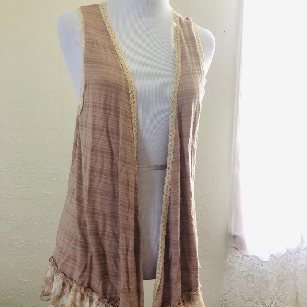 Daytrip Ruffle Vest